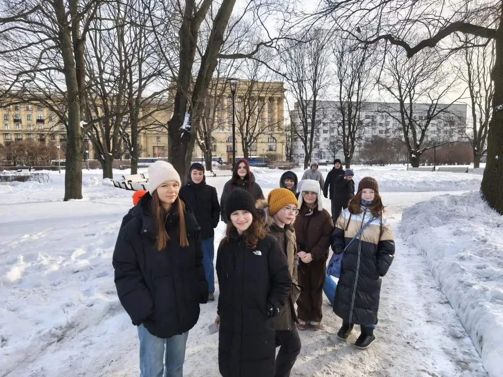 Учащиеся 7М класса в дни каникул посетили с экскурсионной поездкой город Санкт-Петербург, побывав в 