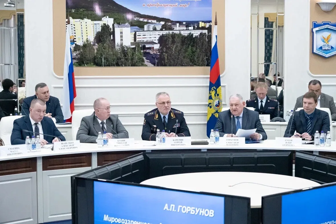И.о. ректора КЧГУ Умар Ахматович Узденов принял участие в совещании по профилактике деструктивных пр