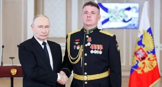 Президент России Владимир Путин вручил медаль «За храбрость» уроженцу Кизлярского района, гвардии ст