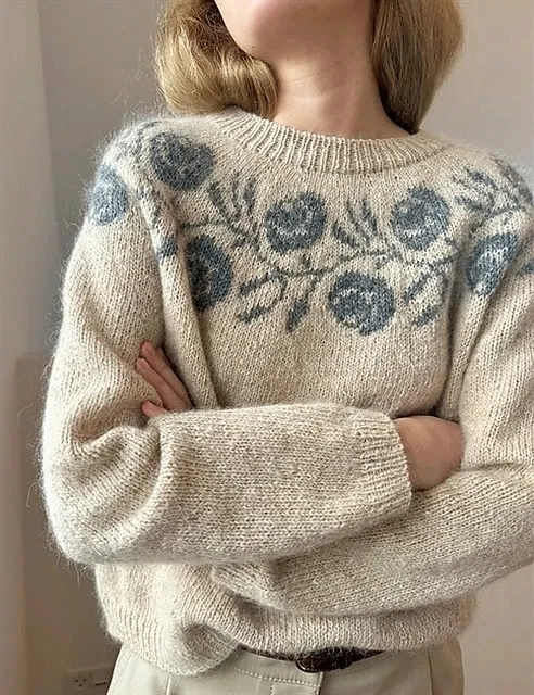 Вязаный спицами пуловер Rosie Yoke Blouse от LE KNIT by Lene Holme Samsøe