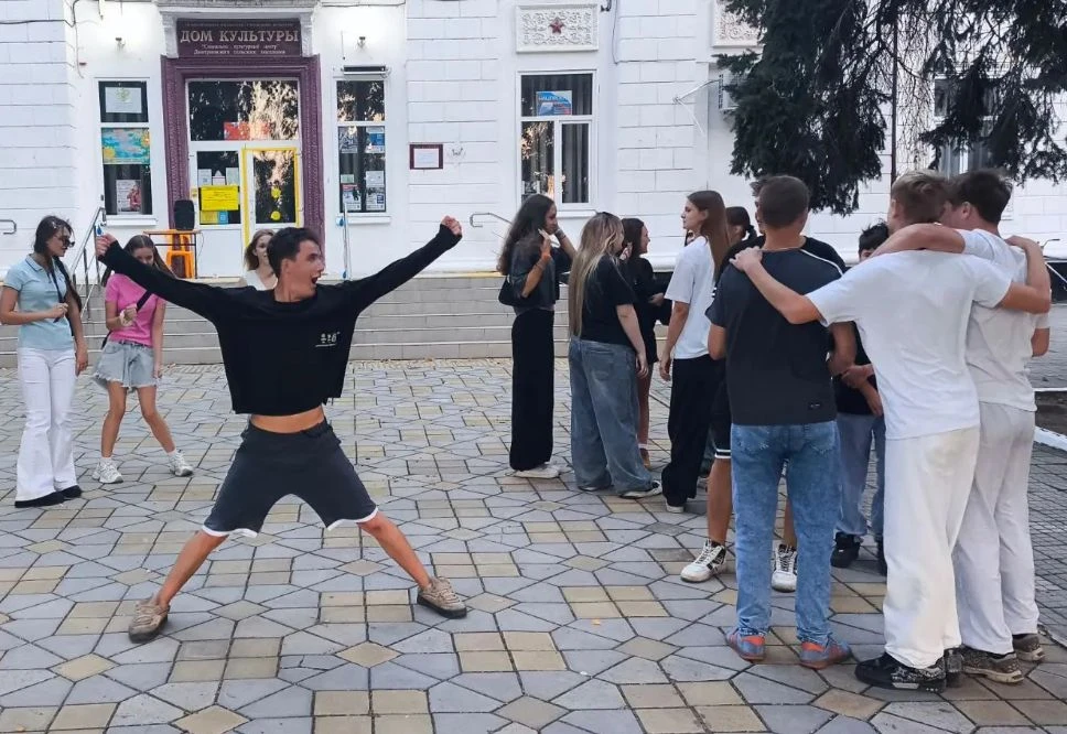 💃🕺 «Танцы на МАКСИМУМ» — это было незабываемо! 🎉

В субботний вечер (25 июля) на площади Дома кул