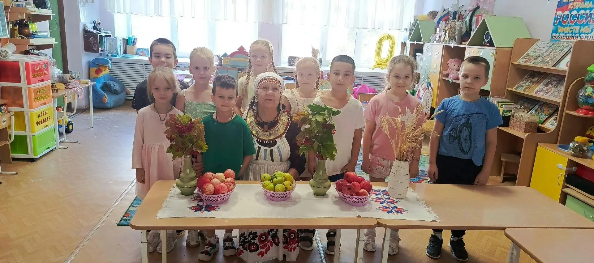 В детском саду «Колокольчик» в группе «Почемучки» прошло мероприятие «Август собирает, ...