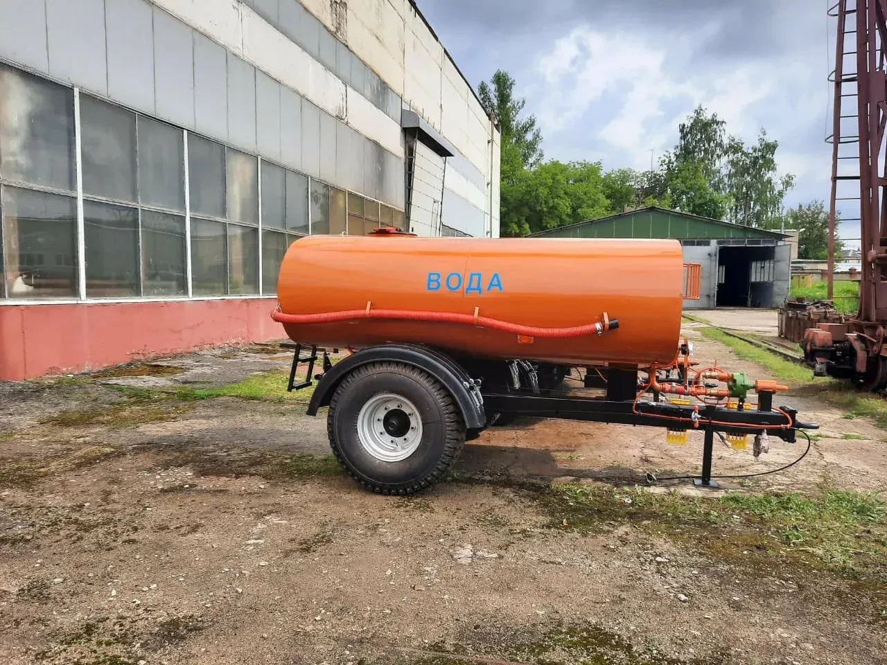 🚜💧                             🚜💧