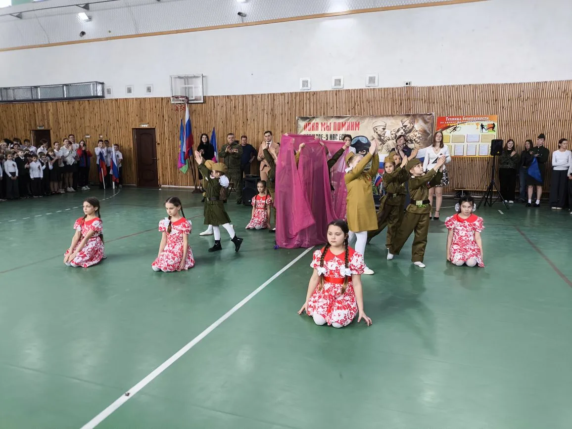 🇷🇺 27 февраля в нашей школе прошло знаковое событие — торжественное закрытие месяца оборонно-массово