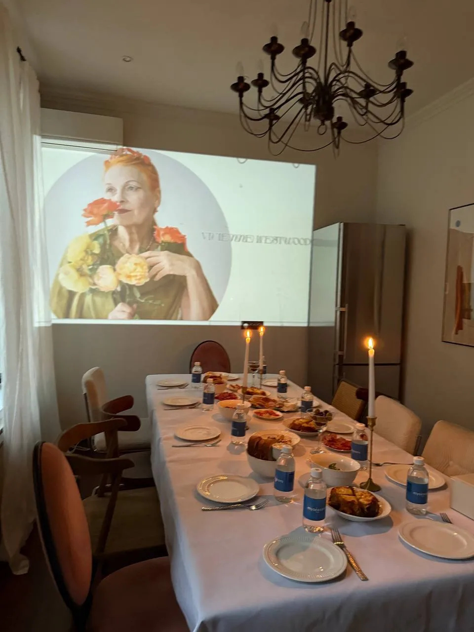 Атмосфера наших квартирников Myseasons  & Dolorosa❤️ 

Вкуснейшие угощения, шипучее игристое, душевн
