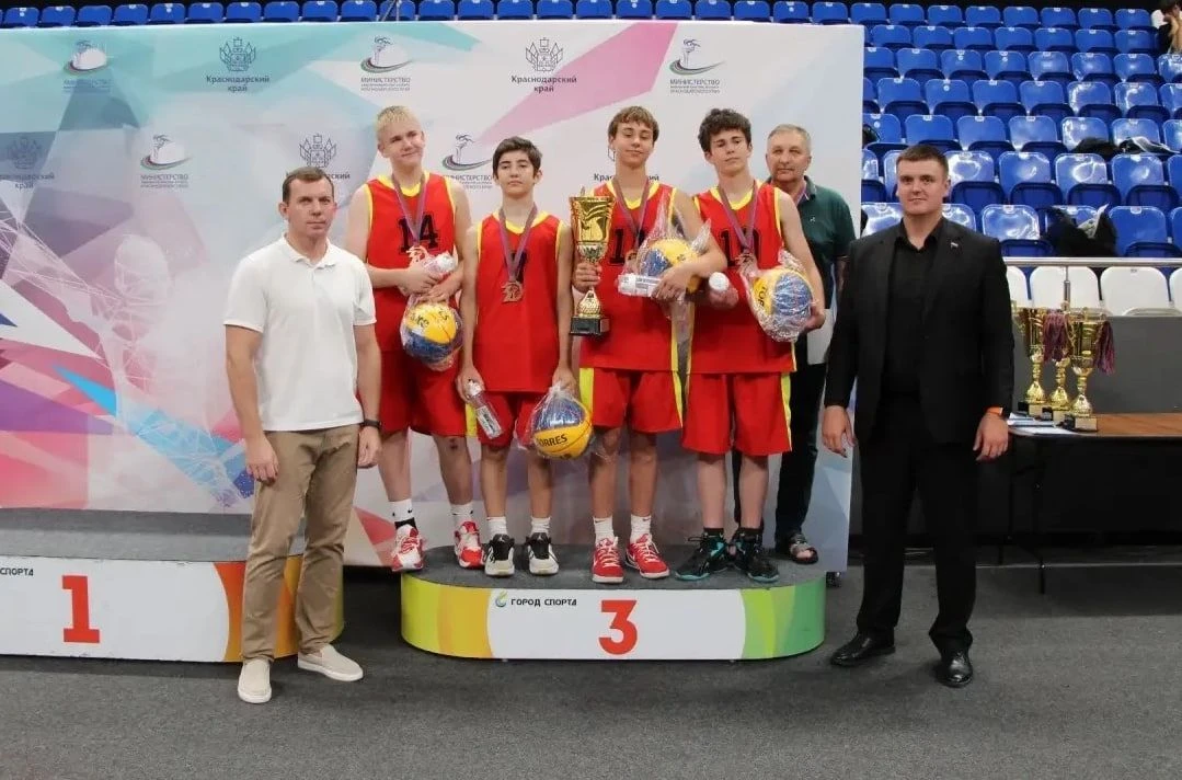 🏀Энергия улиц, азарт борьбы и сотни юных сердец, влюблённых в игру