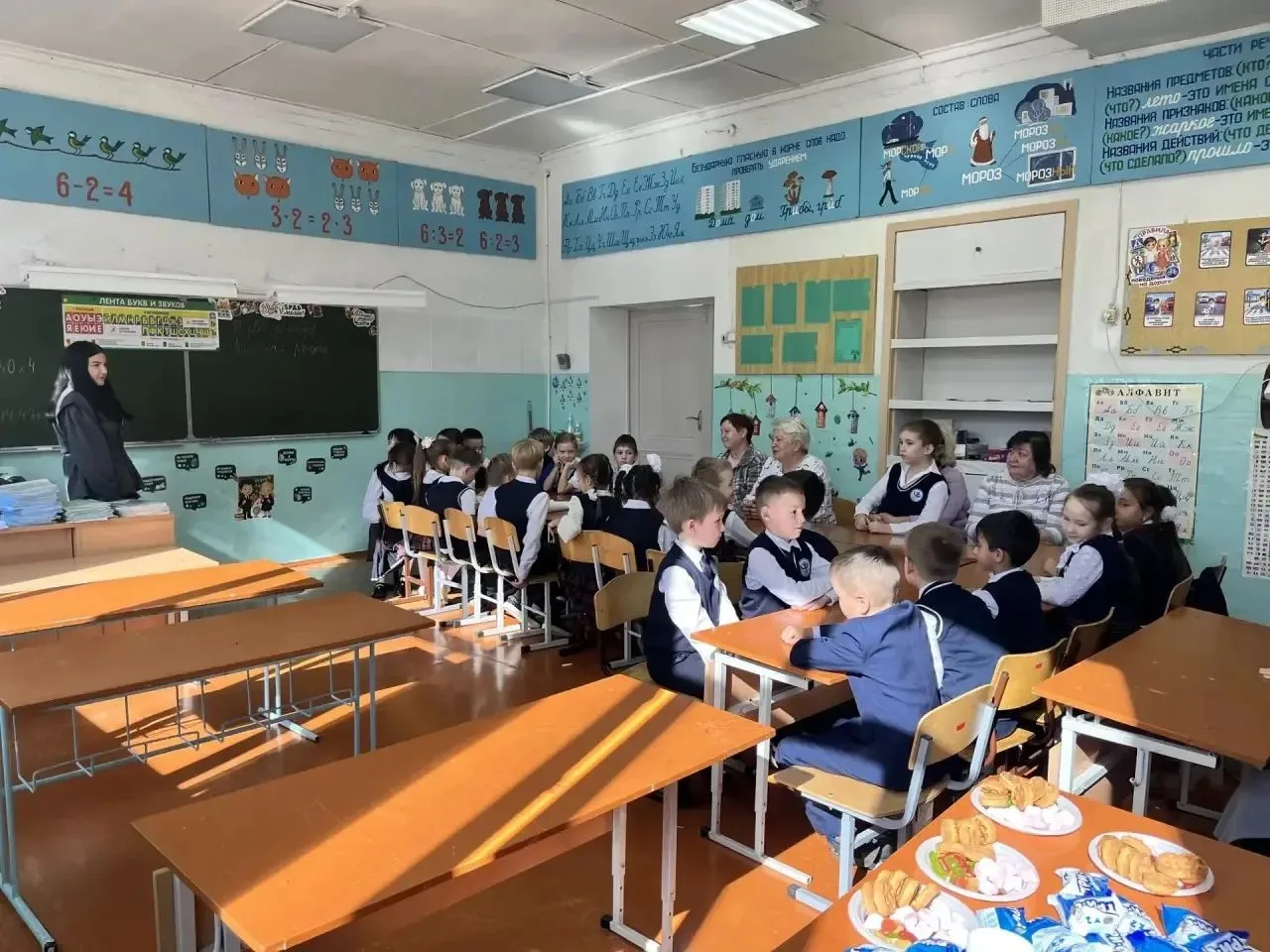 Ученики 2 Б тоже не остались в стороне и поздравили своих родных ! Молодцы ребята!