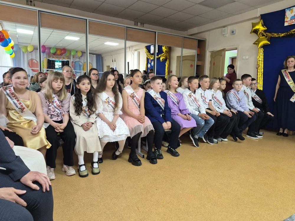 Прошли выпускные в 4 классе начальной школы и подготовительной группе детского сада. По...