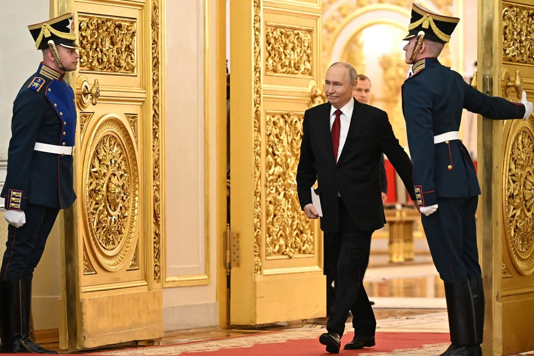 На торжественном мероприятии, приуроченном ко Дню России, Президент Владимир Путин вручил золотую ме