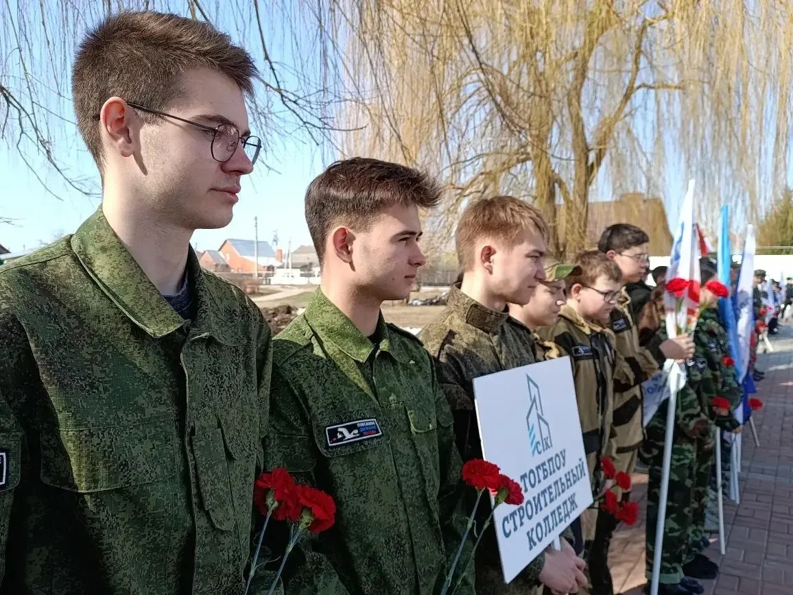 🇷🇺 Память в наших сердцах: студенты ВПК «Барс» на Вахте памяти