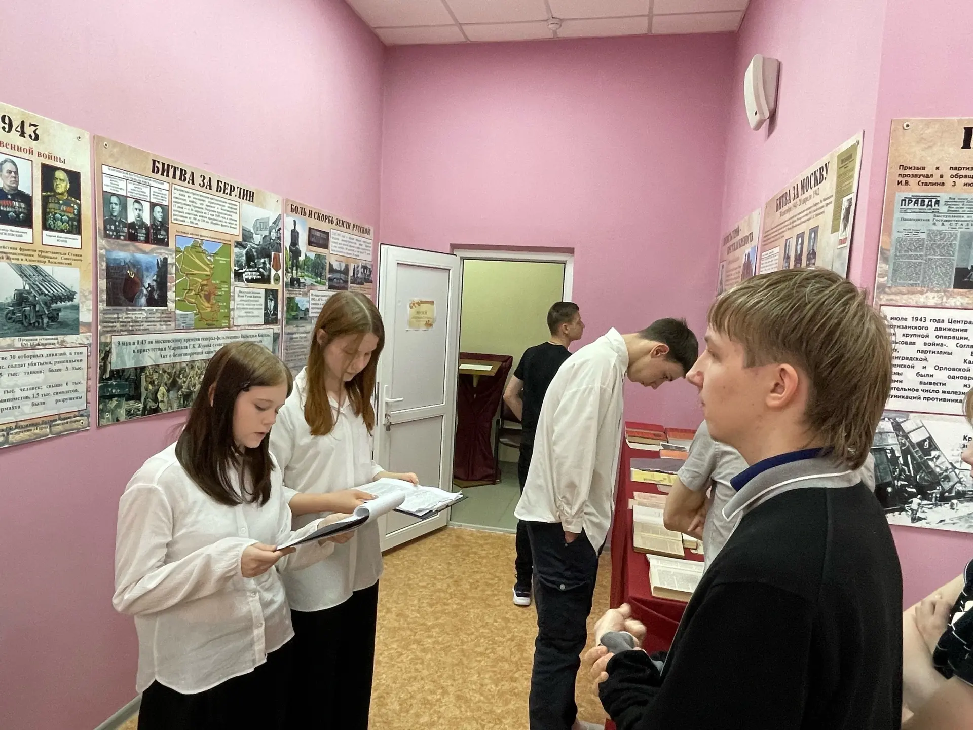 #хранимпамятьВОВ81

🎗️🎗️🎗️Экскурсия в школьный музей: память о войне для юных патриотов

📝В пред