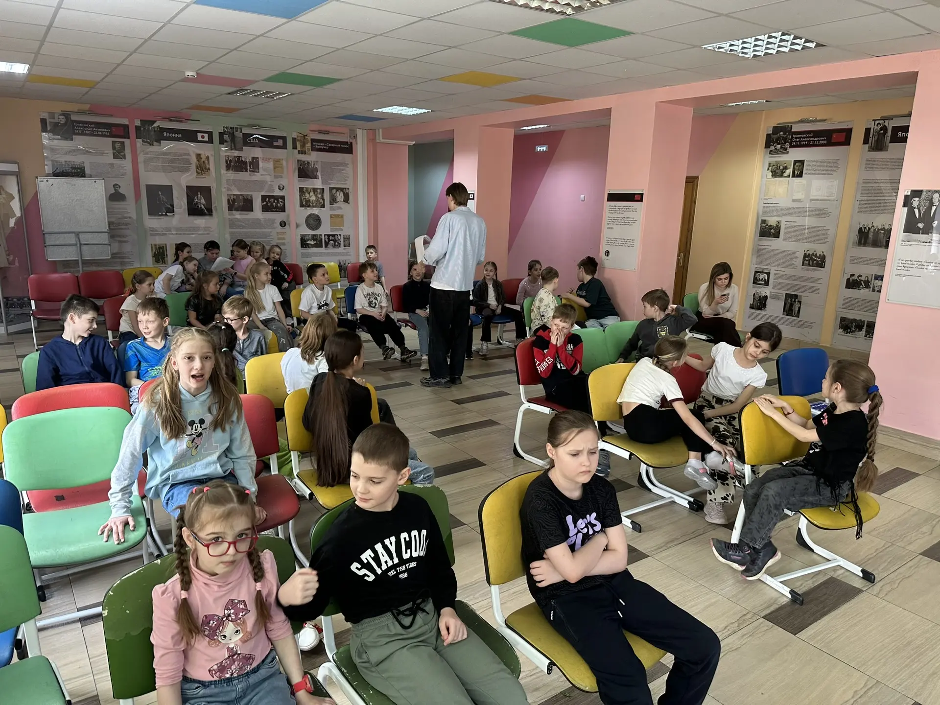 🎭  День 2 в лагере: входим в роль!  Сегодняшний день прошёл под знаком творчества и перевоплощений. 