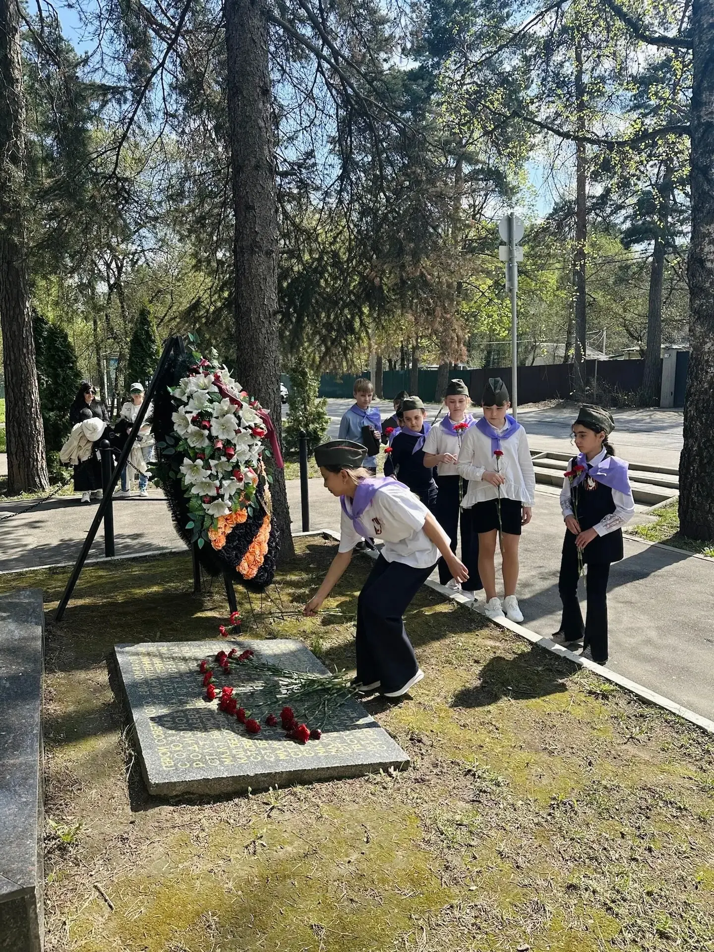 📌 Патриотическая акция «Красные гвоздики»  🕊️ В преддверии священного праздника Великой Победы наши 