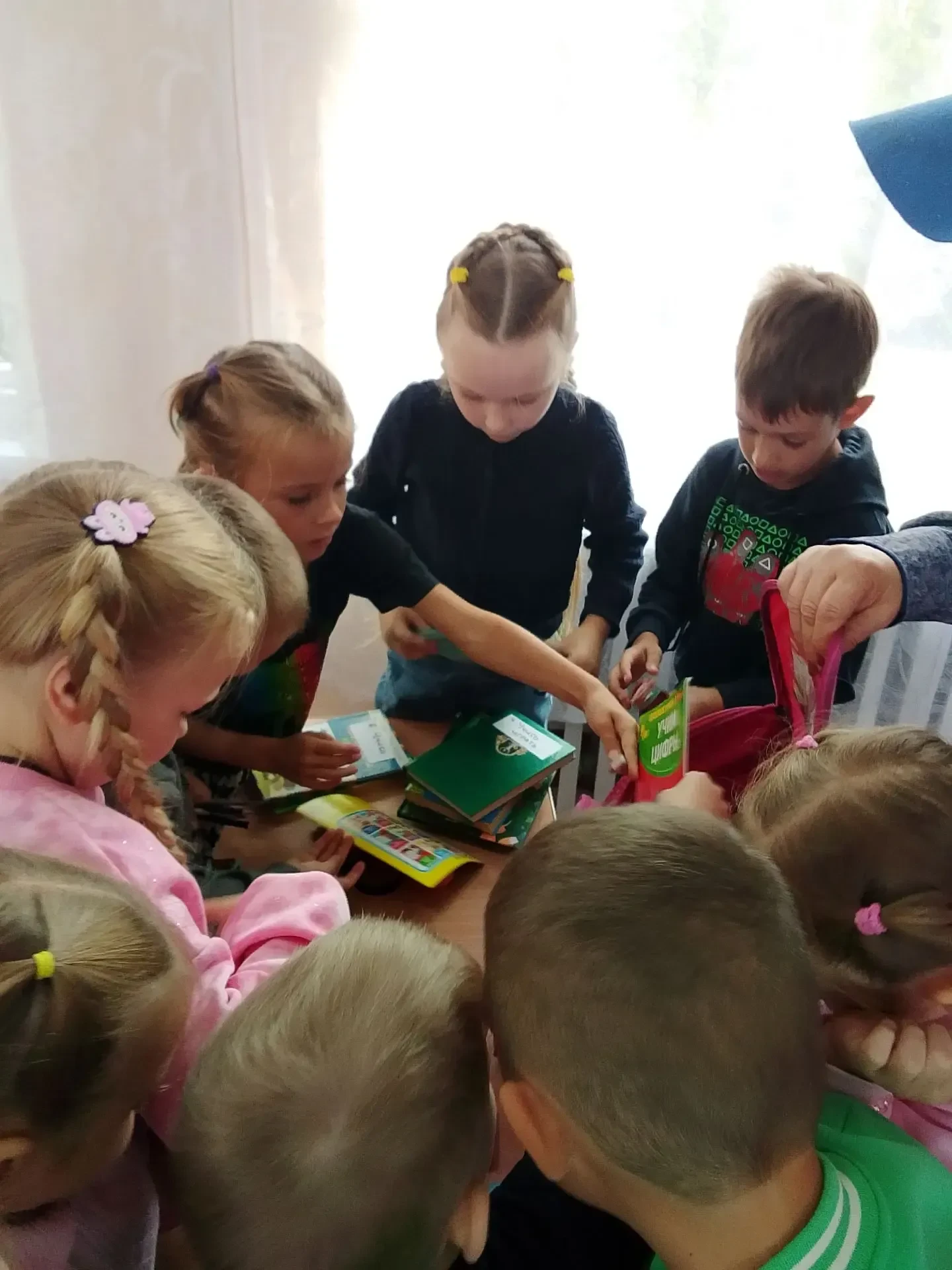 🎉 В нашем детском саду прошло увлекательное развлечение «Незнайка идёт в школу»!