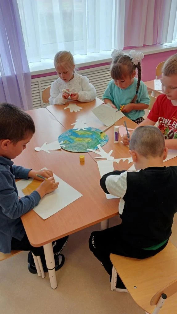 В старшей группе "Фантазёры" школы с.Мокрое прошёл тематический день посвященный Дню со...