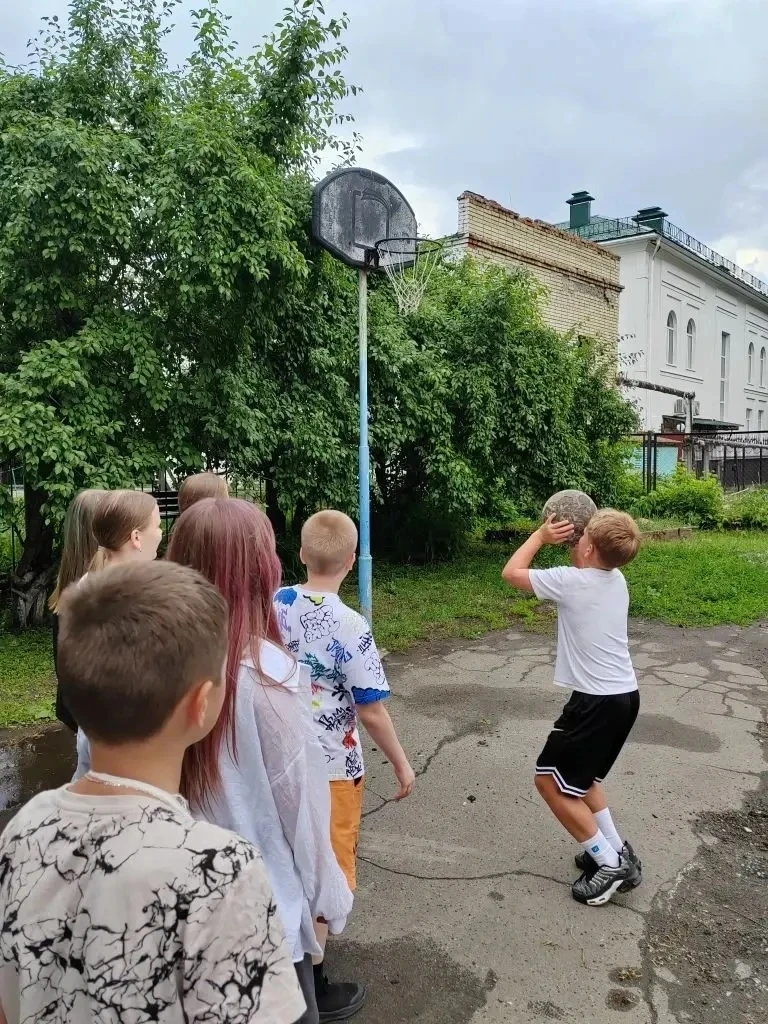 🎬😁Фото-квест превратил школу в англоязычный лабиринт

В английском лагере прошёл необычный фото-кв