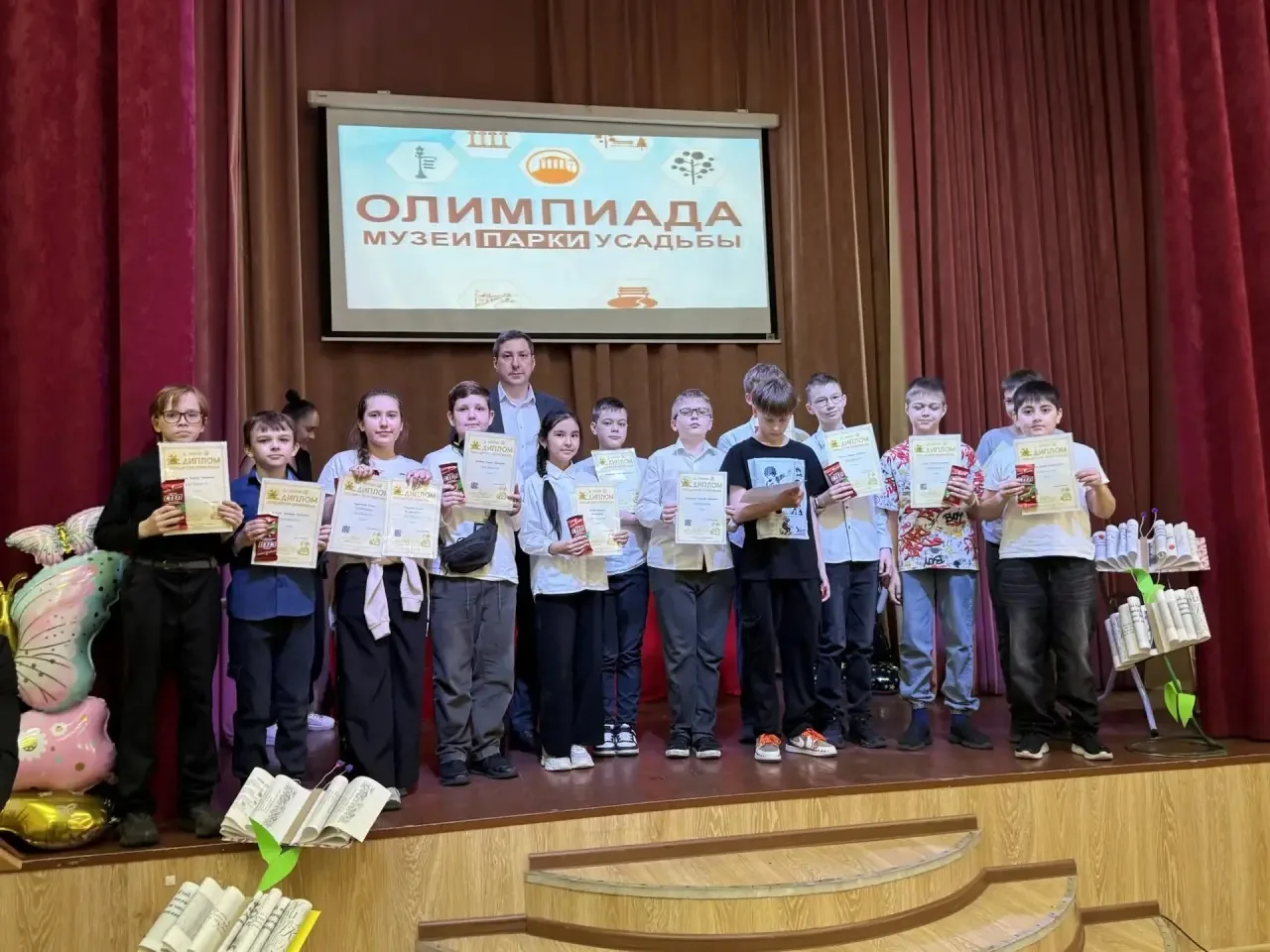 🎓 Торжественное подведение итогов года!   ❤️ Совсем недавно в стенах нашей школы царила атмосфера го