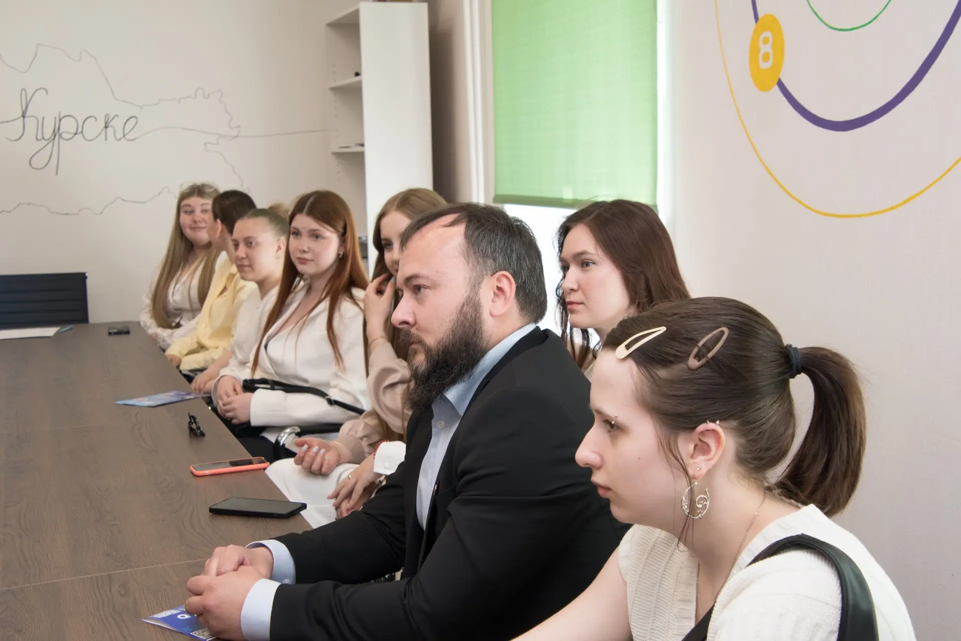 🧑‍💻 Площадка «Молодые в деле: создай рейтинг команды»  На площадке в Доброцентре две команды под рук