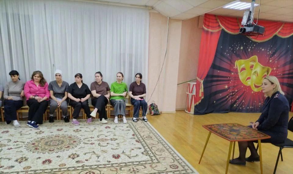 "Антимошенник" В рамках информационно-профилактической акции «Антимошенник» с беседой д...