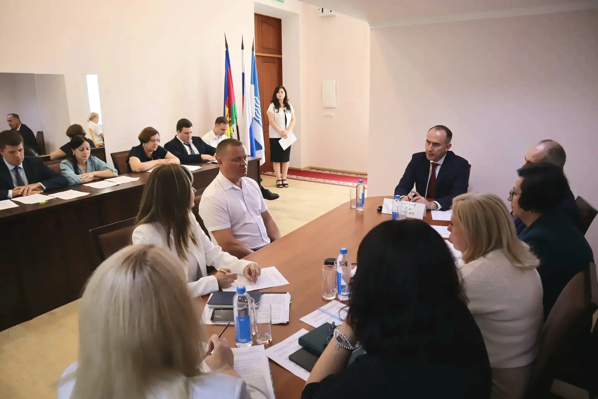 Всех соискателей на вакантные  должности в администрации курорта рассматриваем комиссионно. На очере