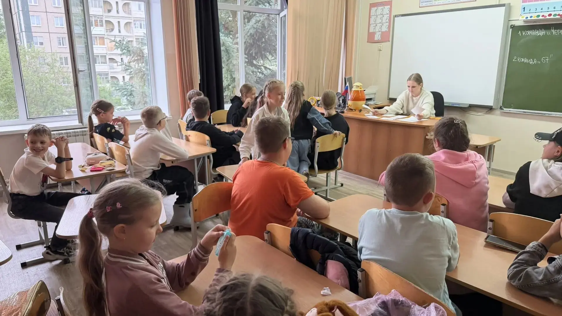 Сегодня день в школьном лагере пролетел незаметно! ⚡

Самое крутое — это лекция про Нижний Тагил! 🏔