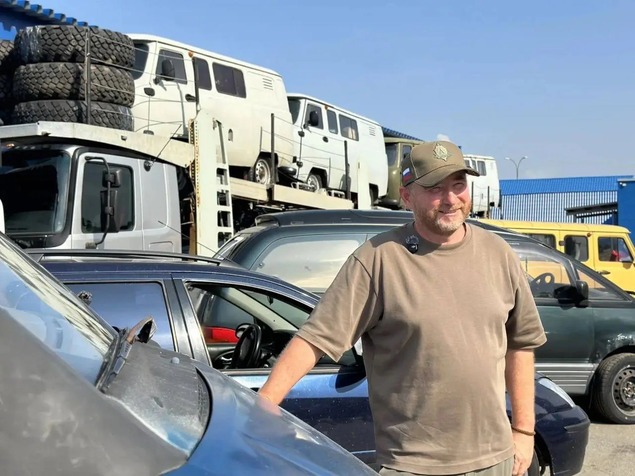 🪖15 тонн помощи и целый автопарк: из Берёзовского отправился новый гумконвой в зону СВО

Это уже 22