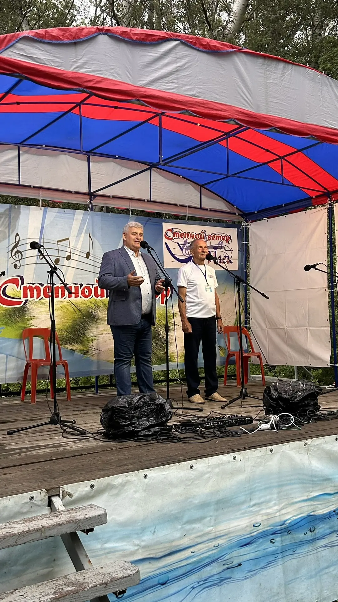 В Илекском районе в пятый раз прошел фестиваль бардовской песни «Степной ветер»
 
С 19 по 21 июня 20