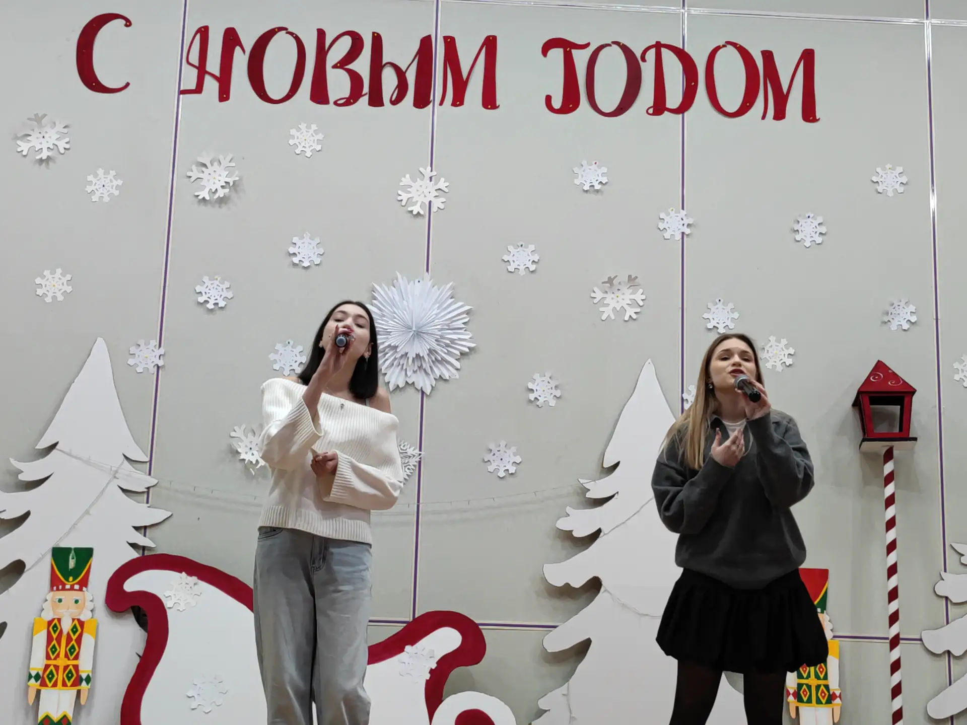 Новогодний концерт!🎄  😎 26 декабря наши студенты устроили крутой новогодний концерт для преподавател