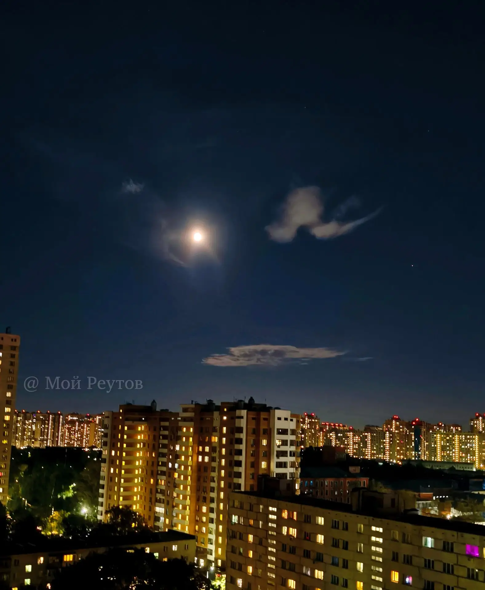 "Луна заставляет задуматься о вечности 🌘"
