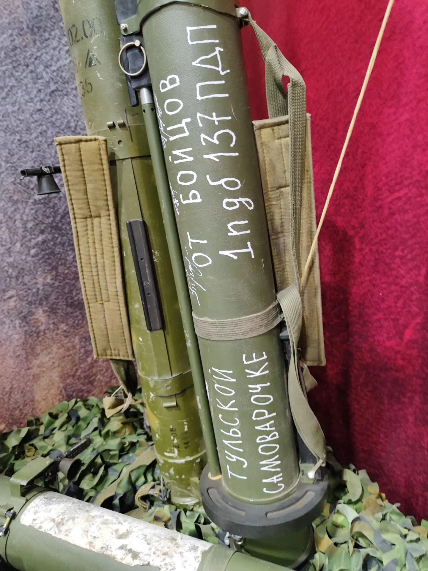 Когда... люди должны знать своих героев... Идут дожди, идут года, сменяется эпохою эпох...