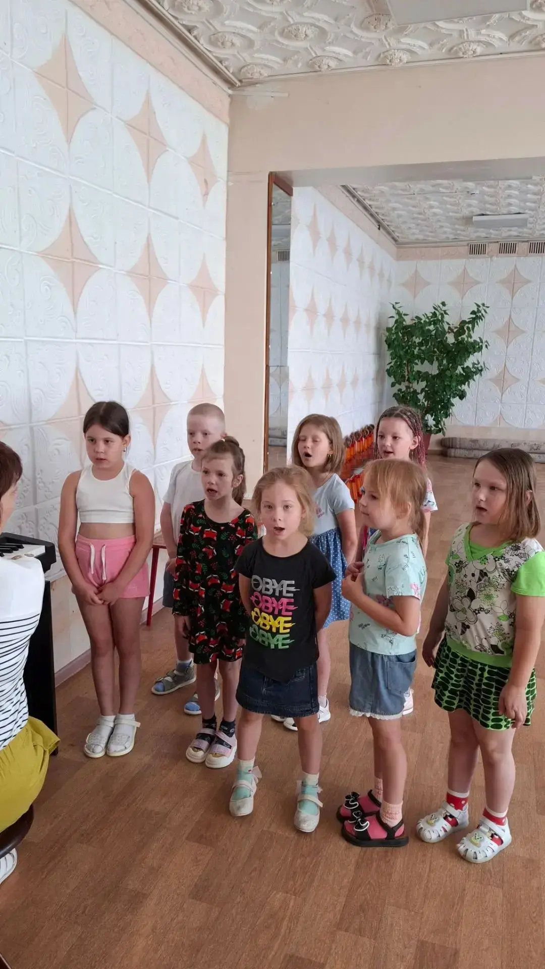 Развитие певческих навыков у дошкольников- это комплексный процесс, который не только формирует музы