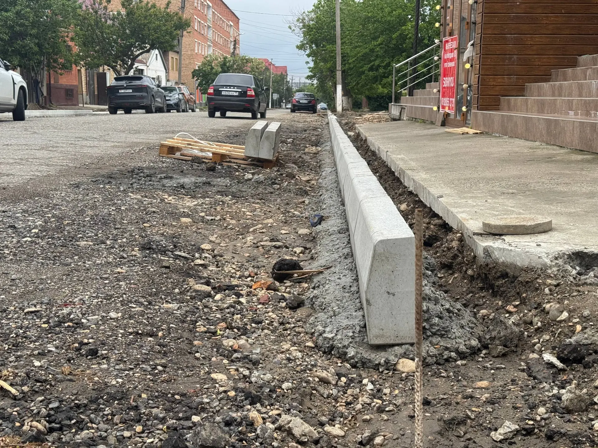 В Хасавюрте продолжается благоустройство улицы Аскерханова  🔘На участке улицы Аскерханова от улицы Г