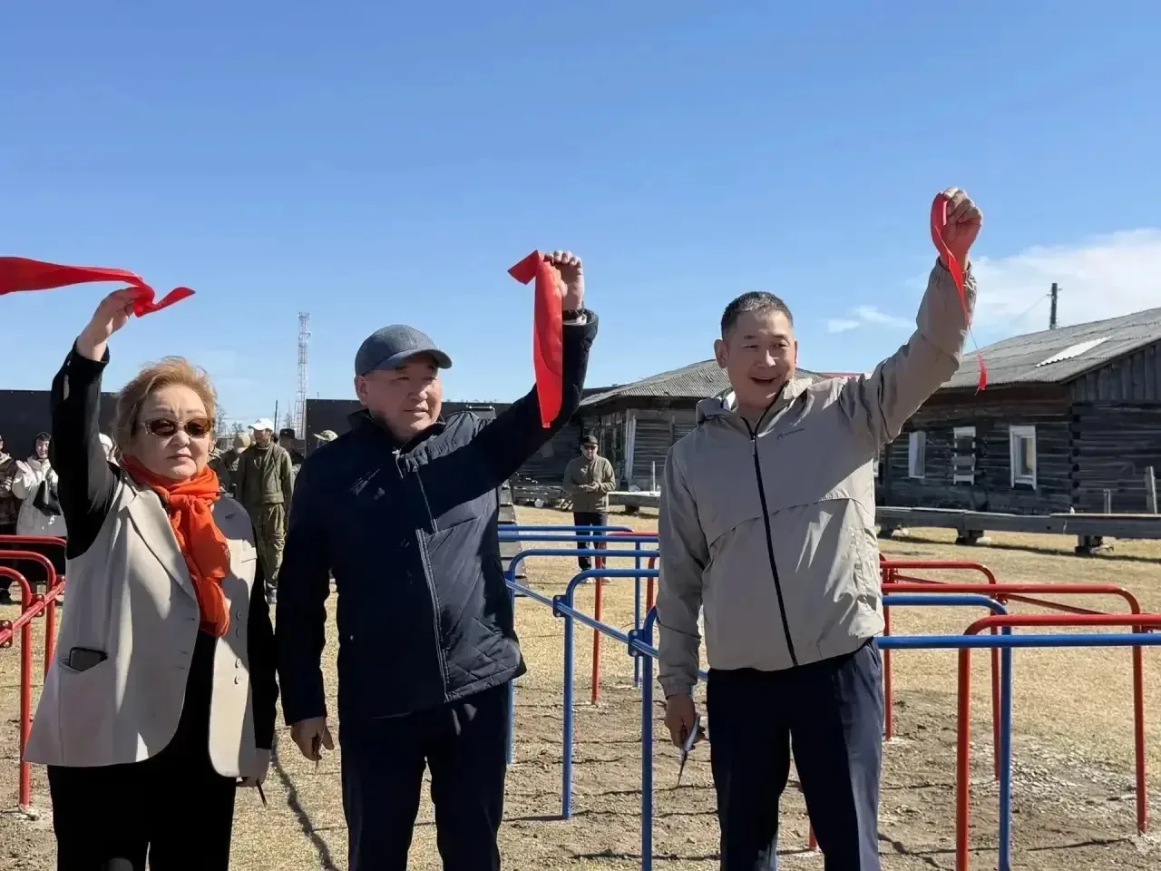 🔷Одьулуун оскуолатын байыаннай-патриотическай кулууп чилиэннэригэр толору усулуобуйа т...
