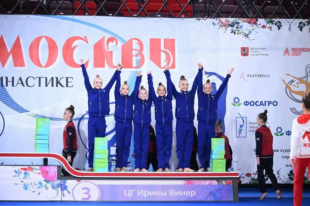 Знакомьтесь, это Стефания Койдина — ученица 5 «А» класса нашей школы и невероятно талантливая гимнас