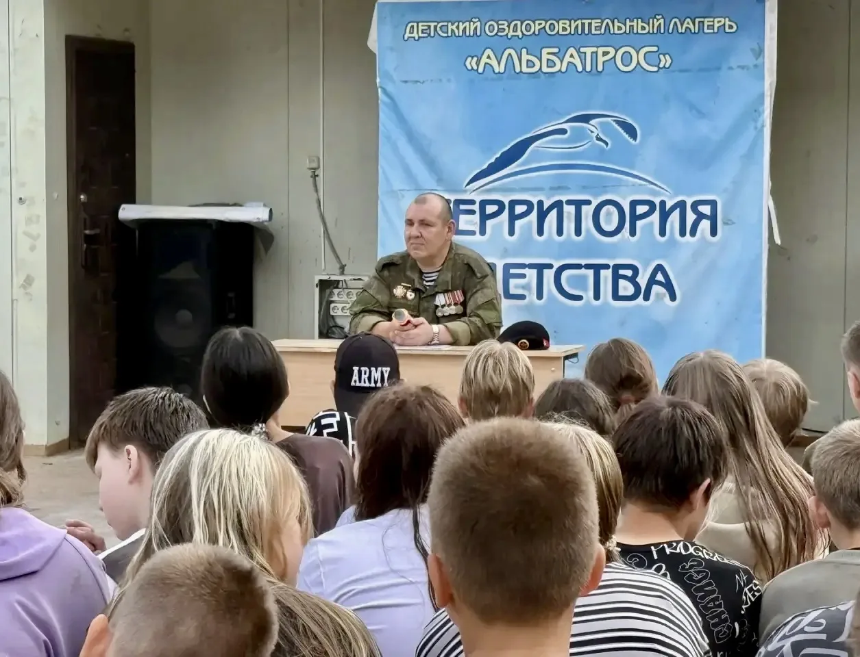 «Живая история флага»: встреча с ветераном и членом Общественной палаты в "Альбатросе"