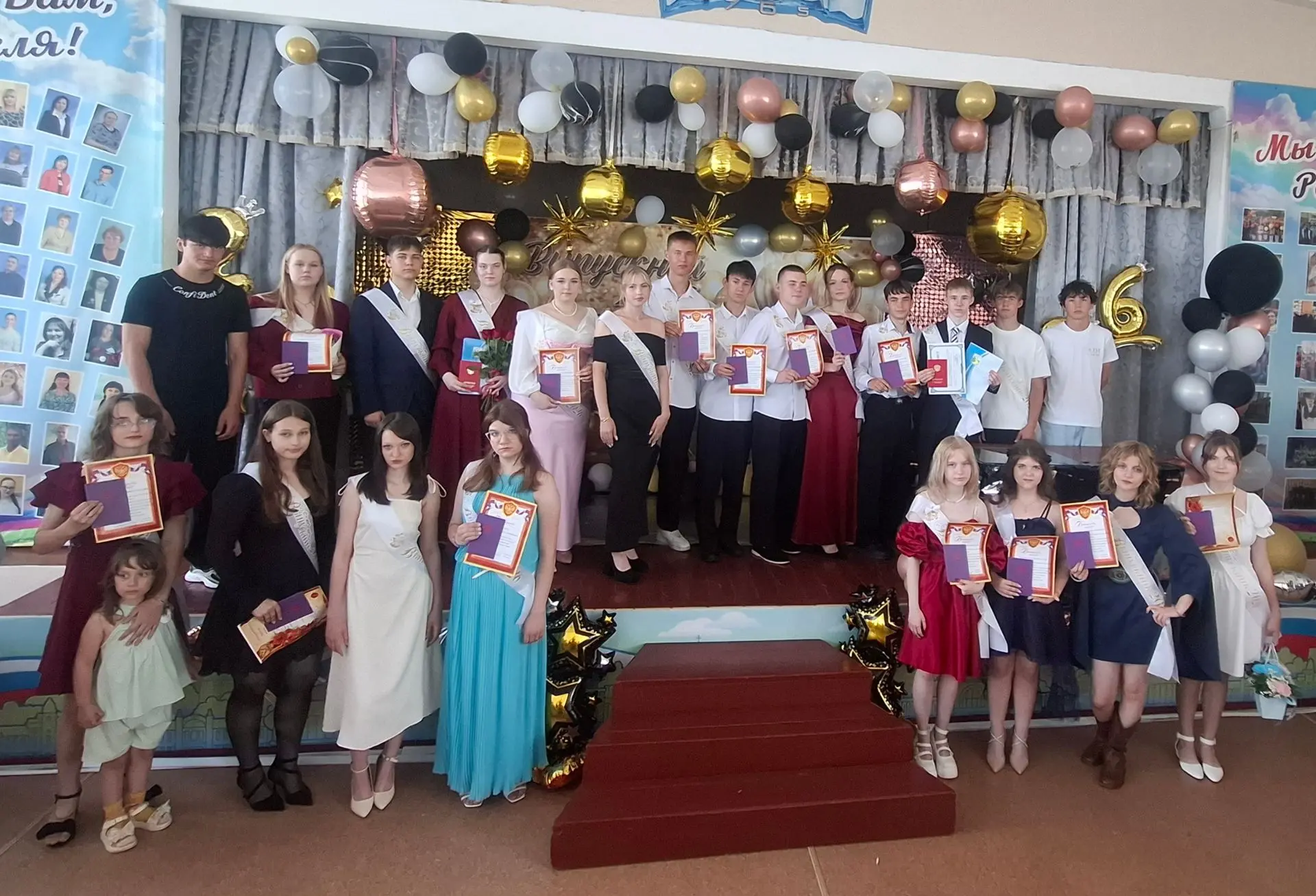 Вручение аттестатов в 9-х классах: праздник первого взрослого шага!🎓

💫27 июня в торжественной обс