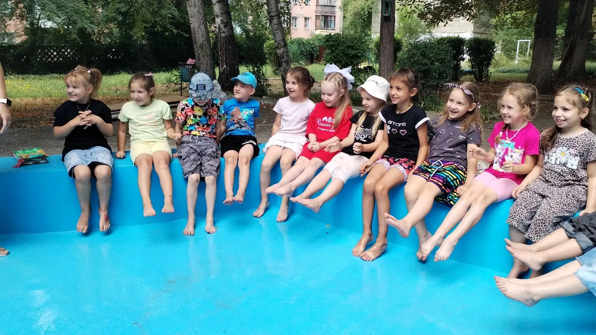 Кто сказал, что бассейн только для плавания? 😉