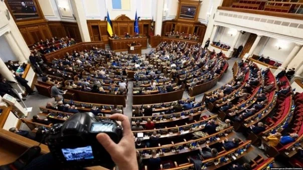 В Раду внесли законопроект об изменении Конституции для отказа от курса Украины в НАТО