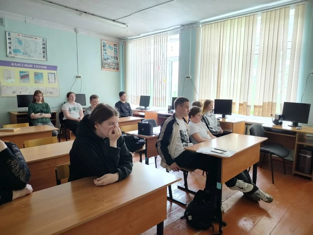 Сегодня обучающиеся 7 - 8 классов Двинской школы посмотрели профориентационный фильм "М...