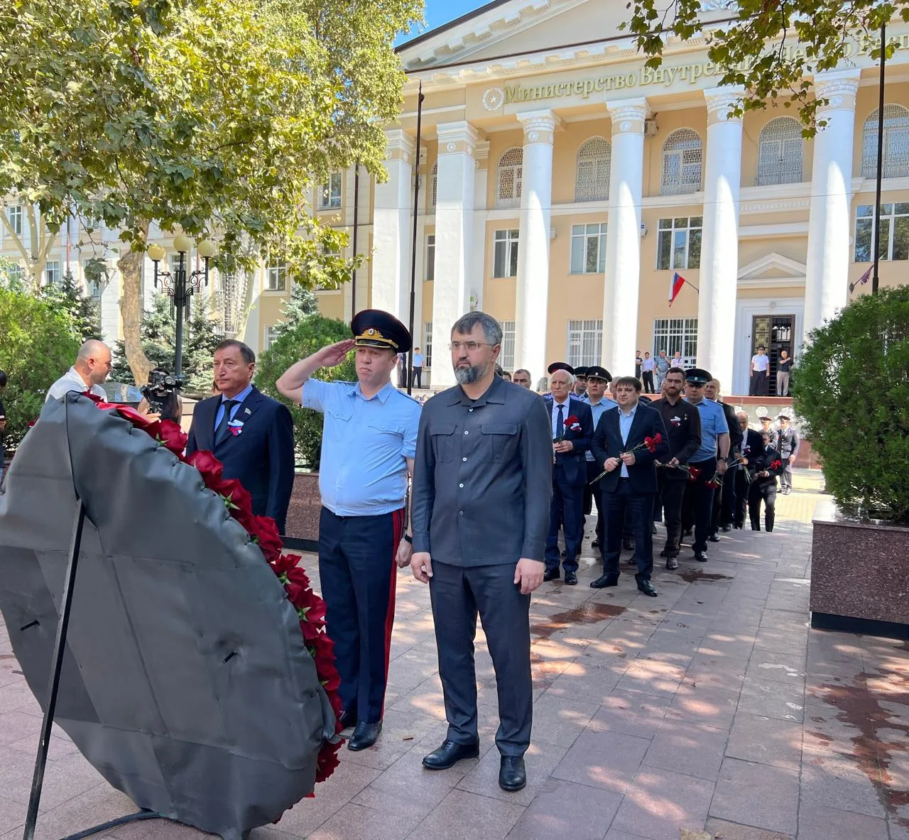 У здания МВД по Республике Дагестан состоялась акция, посвященная Дню солидарности в бо...