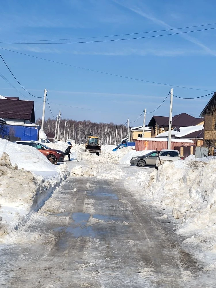 Доброго дня! Сегодня техника задействована в расчистке дорог в селе Балтым, в поселках ...