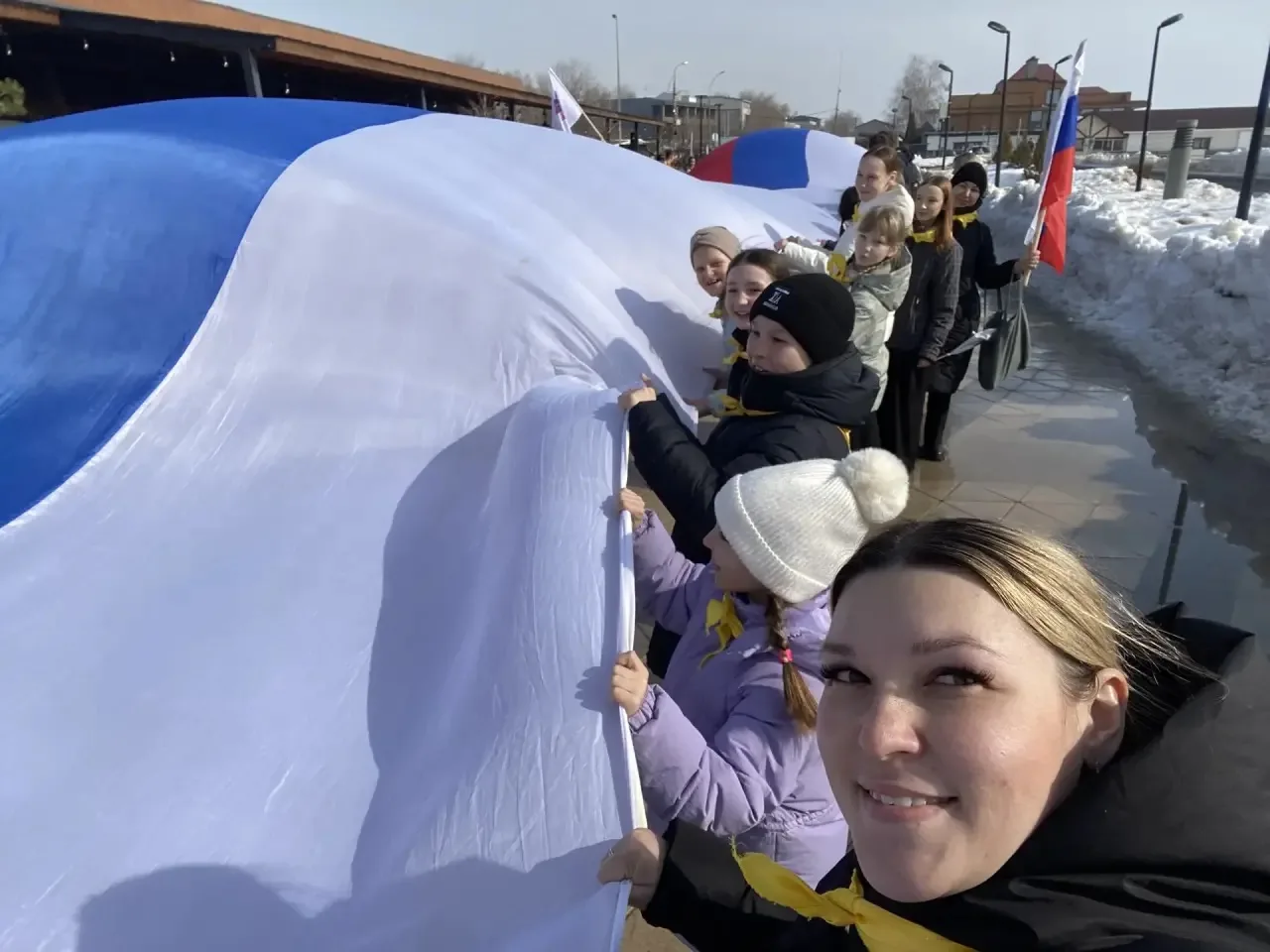 Волонтеры и активисты МБУ «Школа 40» участвовали в акции,которая проходила на Набережной 6 квартала 