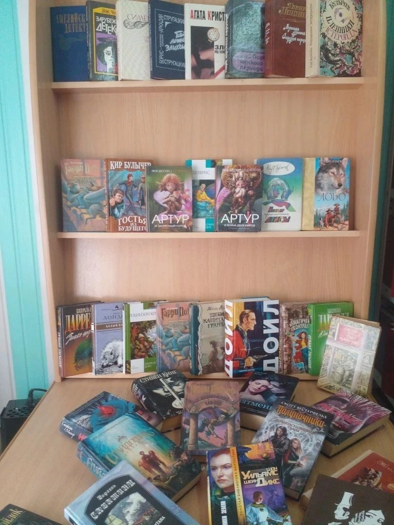 В рамках проведения Всероссийской Недели детской книги, книжная выставка «Захватывающий мир приключе