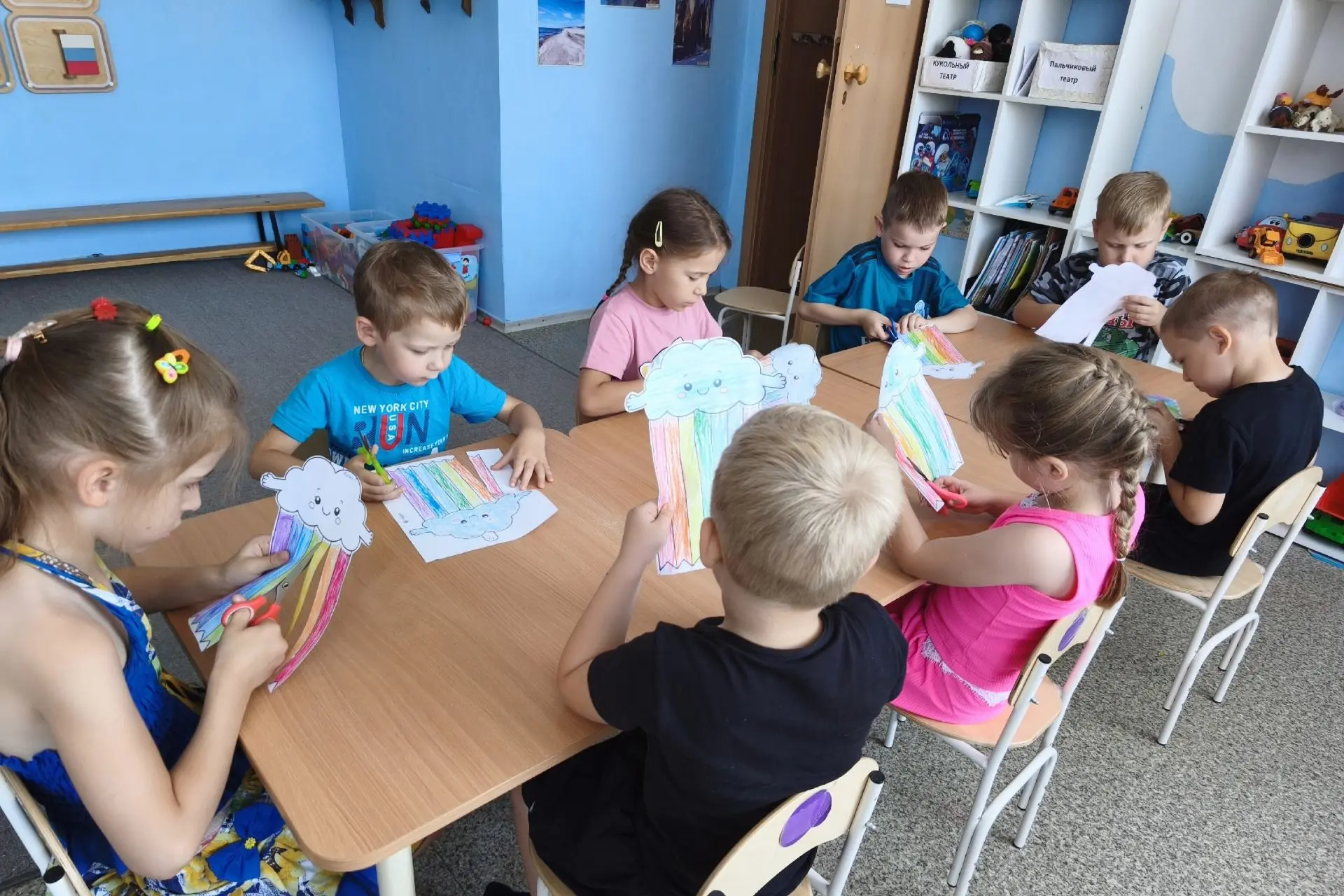 Сегодня в группе было по-настоящему ярко! 🌈 Ребята вспоминали, откуда берется радуга, ...
