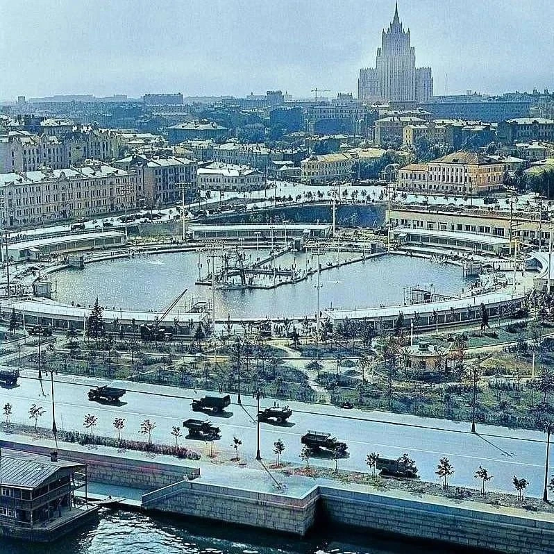 Бассейн «Москва» ССCP.