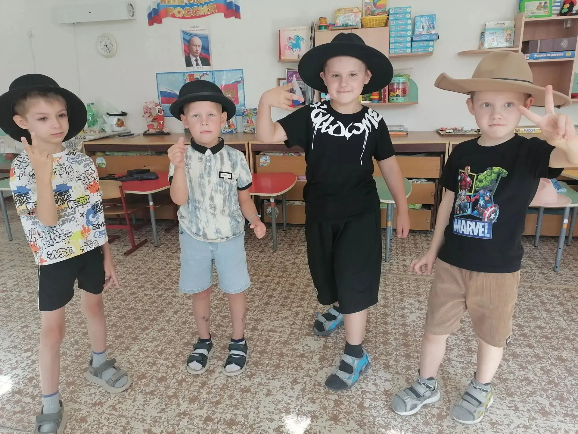 Парад головных уборов в детском саду!