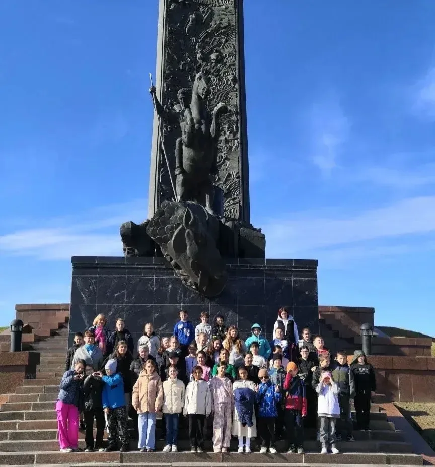 Каникулы с пользой 🤩  Учащиеся 3-З,  4-Ж и 4-З классов посетили Музей Победы на Поклонной горе. 🎖️  