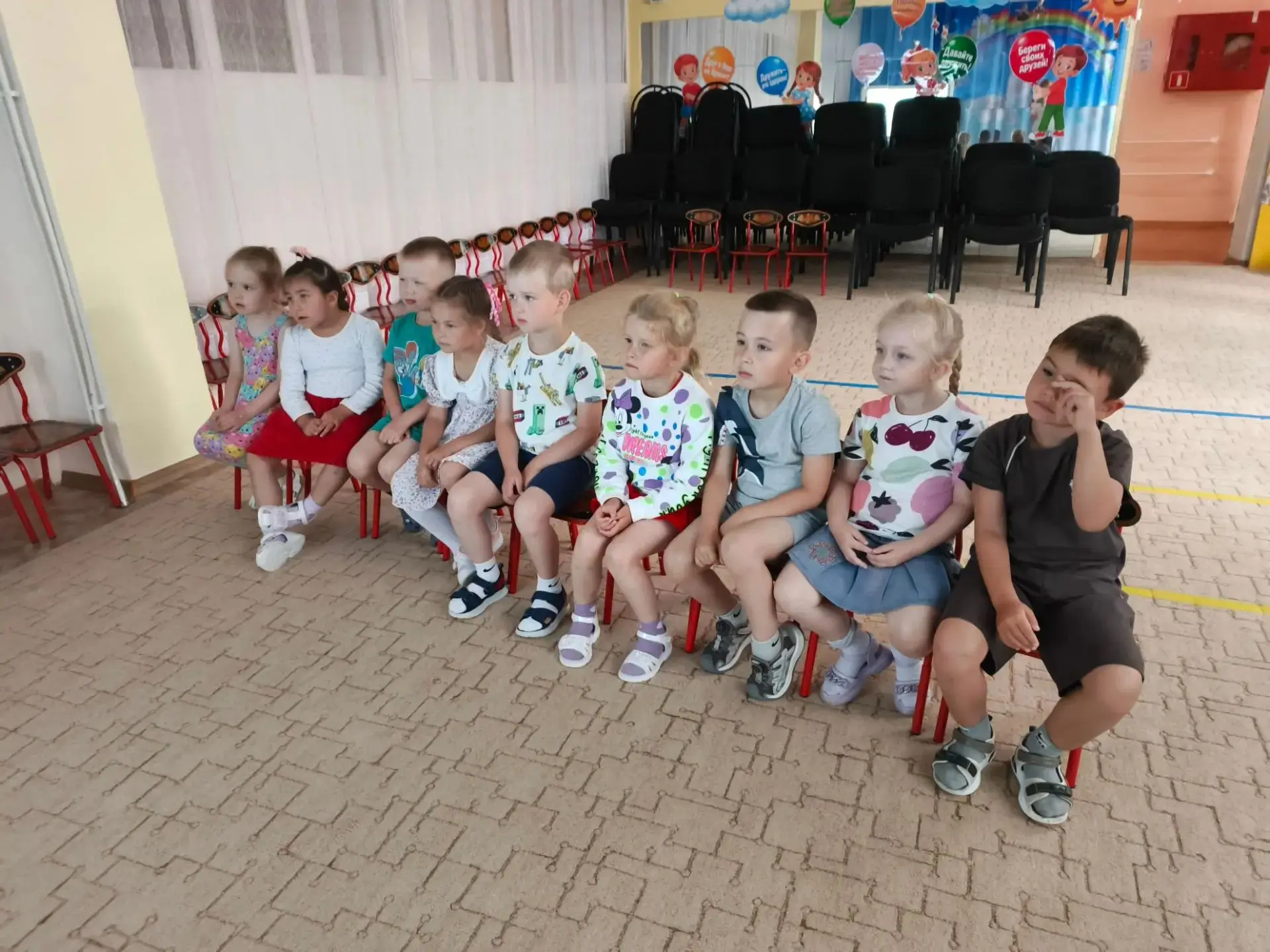 В старшей группе "Рябинушка" прошло занятие на тему: "День языков народов России"