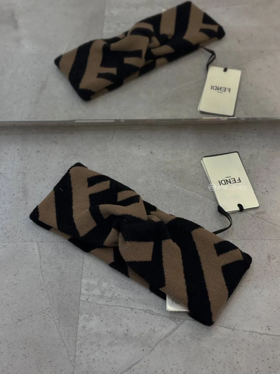 Новая тёплая повязка на голову Fendi, с бирками.