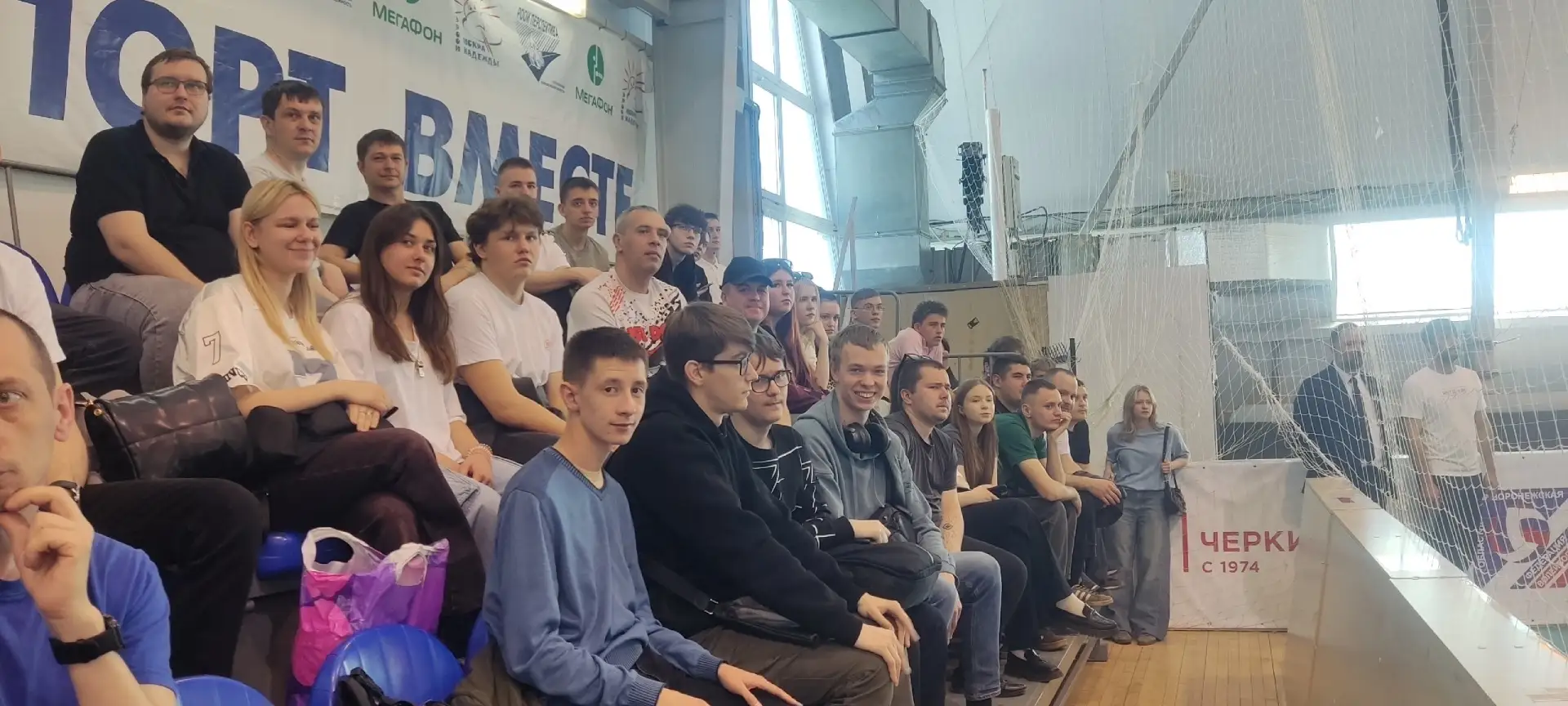 Студенты филиала посетили Кубок Юго-Восточной железной дороги по волейболу среди мужчин.  Состязание